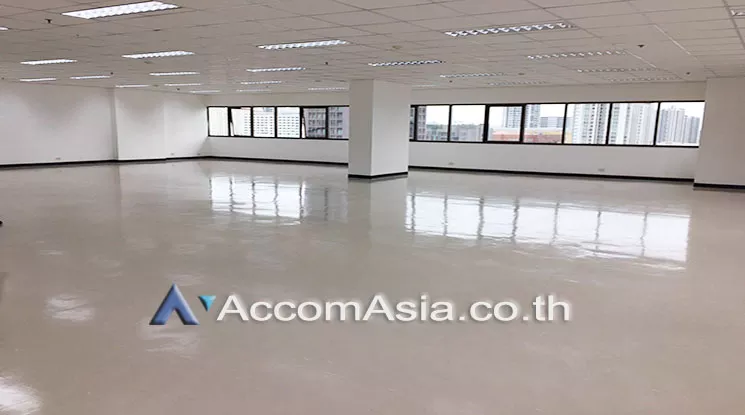  1  Office Space For Rent in Sukhumvit ,Bangkok BTS Ekkamai at Sorachai Building AA15966